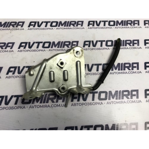 Кронштейн клапана турбіни Toyota Avensis T25 2.2 D-4D 2003-2008 2586126010